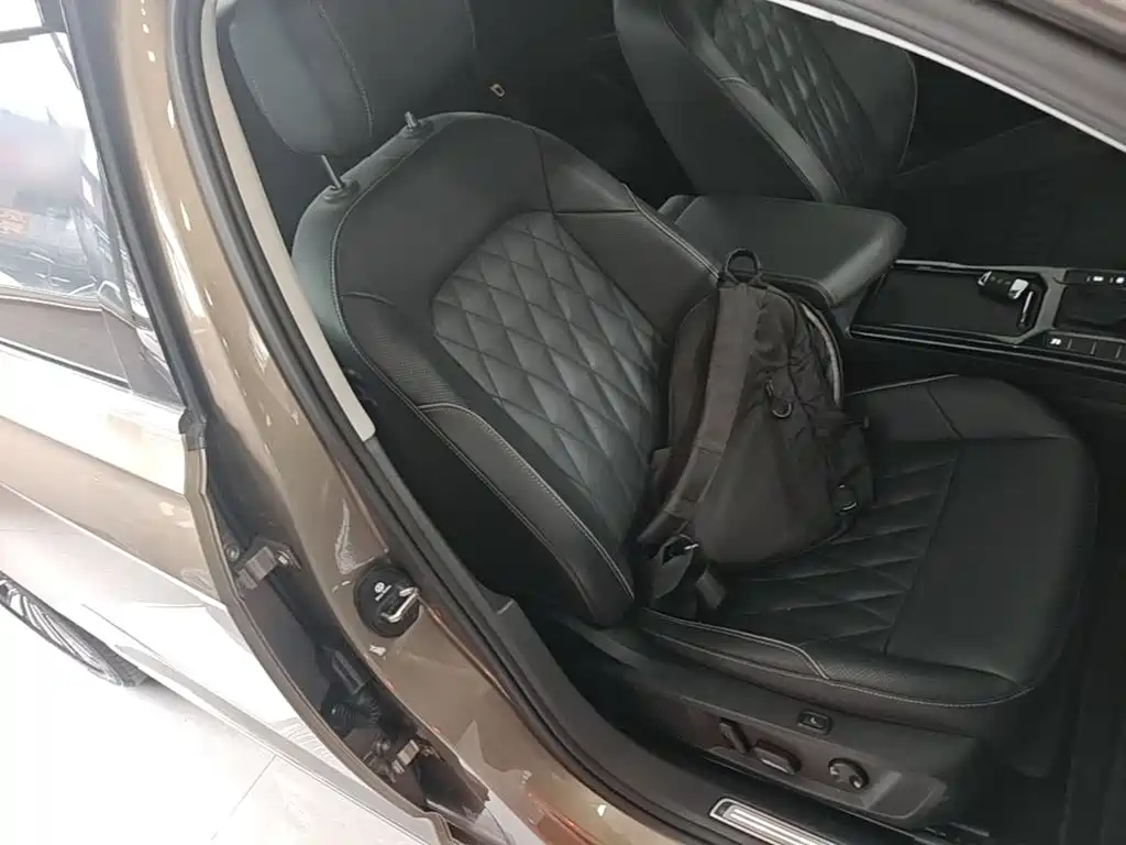 Volkswagen Passat — фото 25