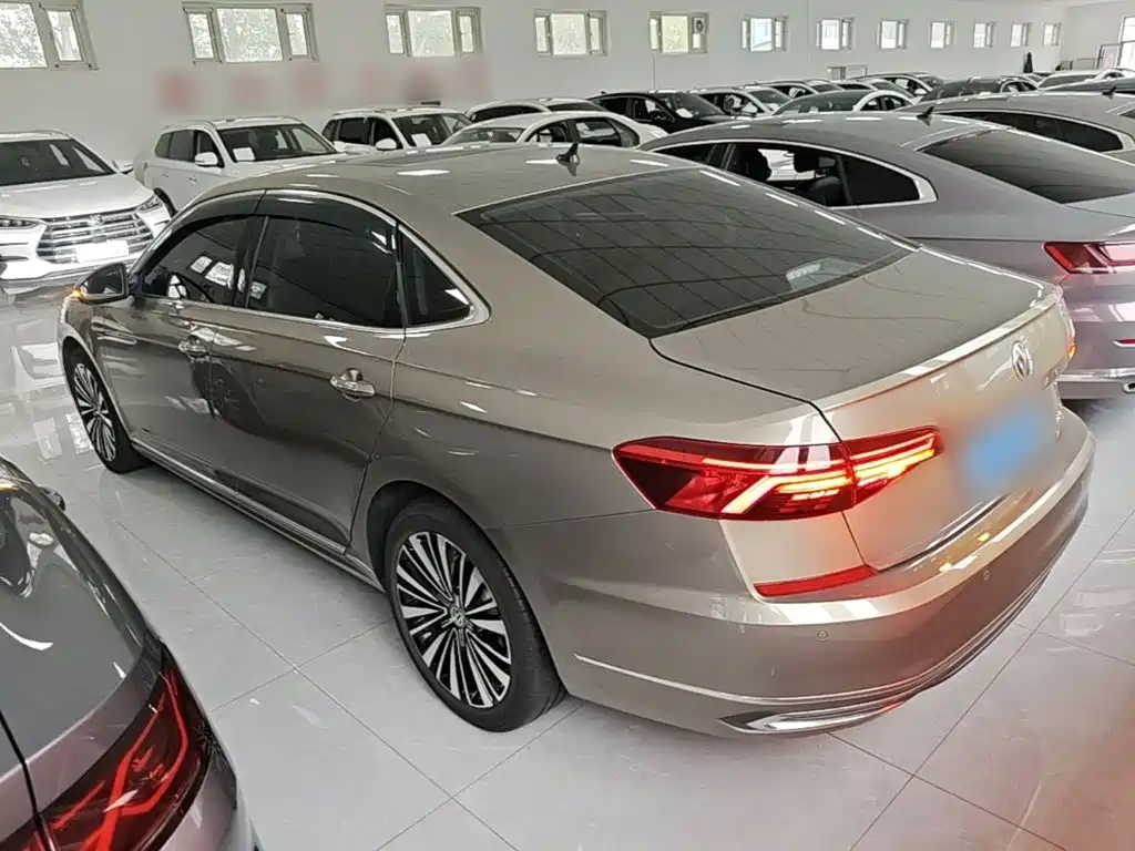 Volkswagen Passat — фото 5