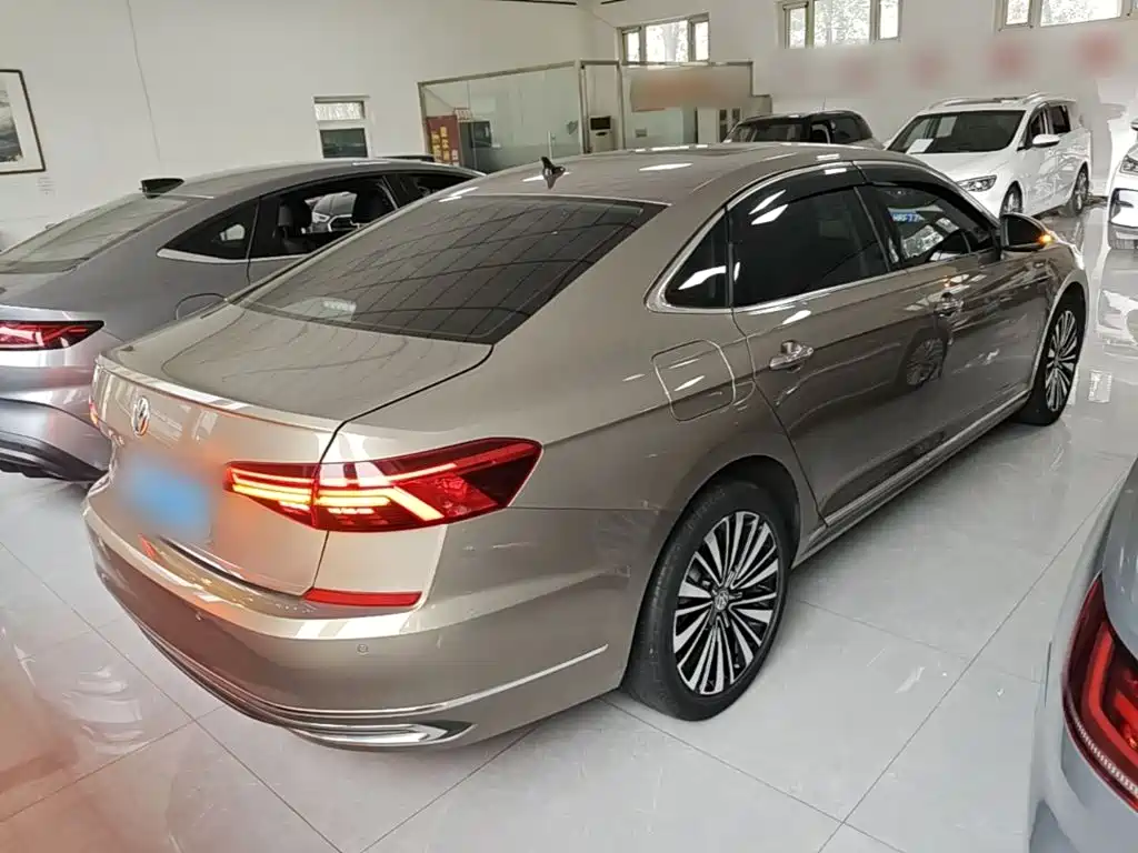 Volkswagen Passat — фото 7