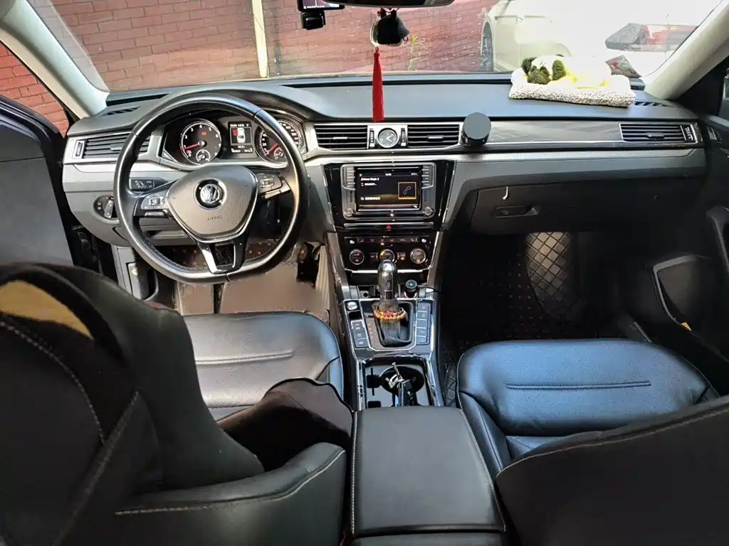Volkswagen Passat — фото 13