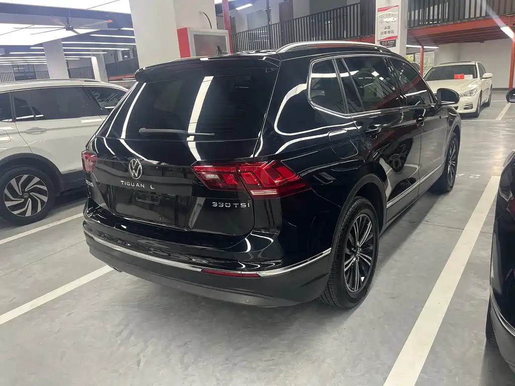 Volkswagen Tiguan L — фото 9