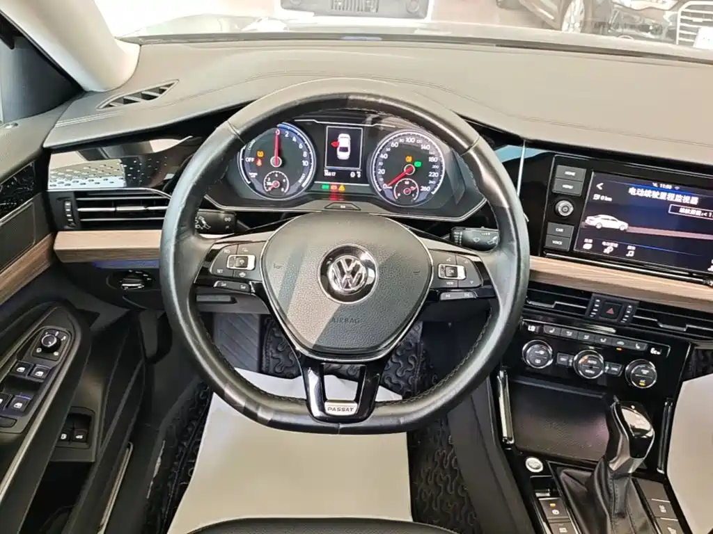 Volkswagen Passat PHEV — фото 11