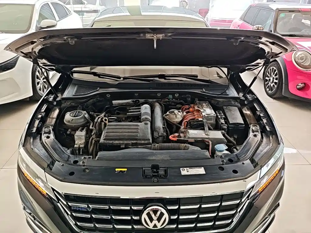 Volkswagen Passat PHEV — фото 20