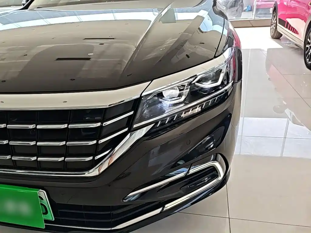 Volkswagen Passat PHEV — фото 24