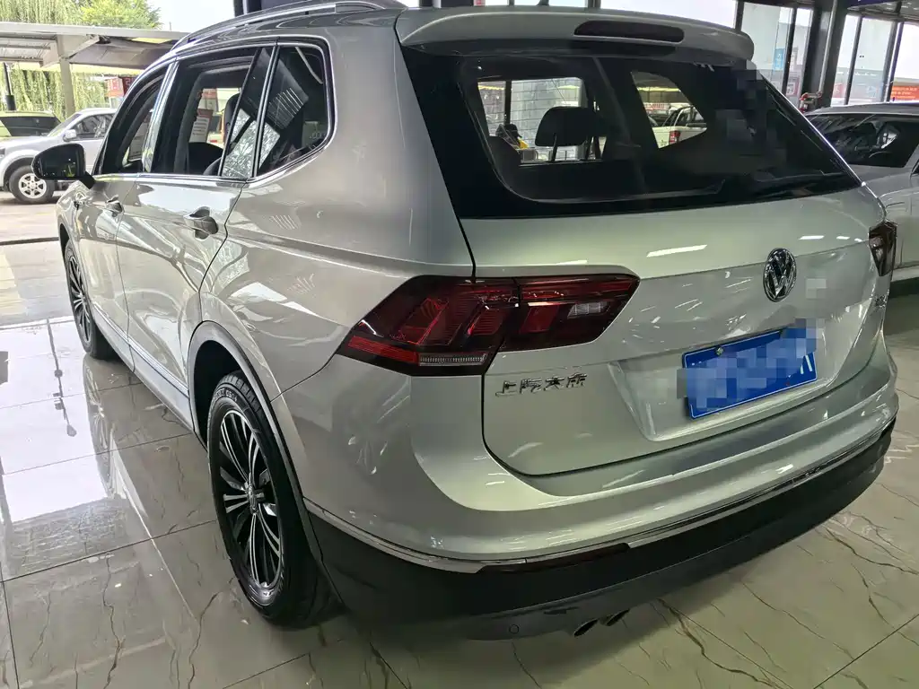 Volkswagen Tiguan L — фото 4
