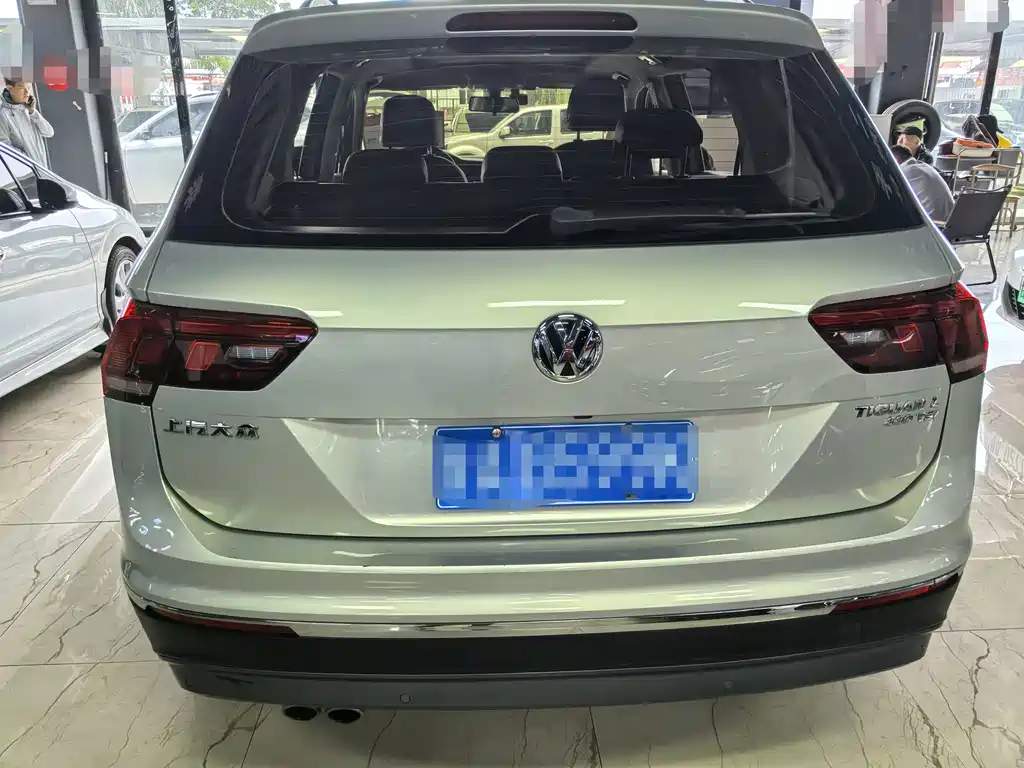 Volkswagen Tiguan L — фото 5