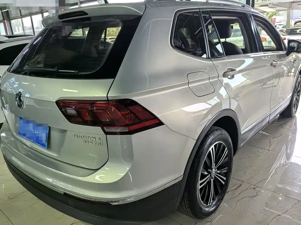 Volkswagen Tiguan L — фото 6