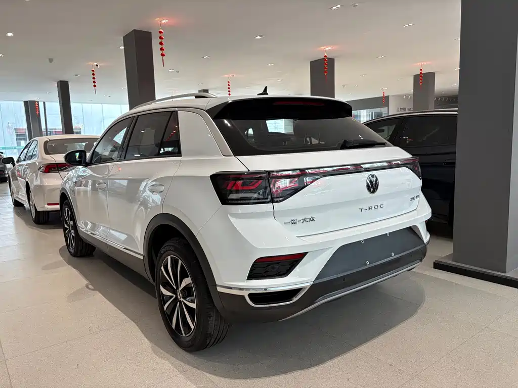 Volkswagen T-Roc — фото 5