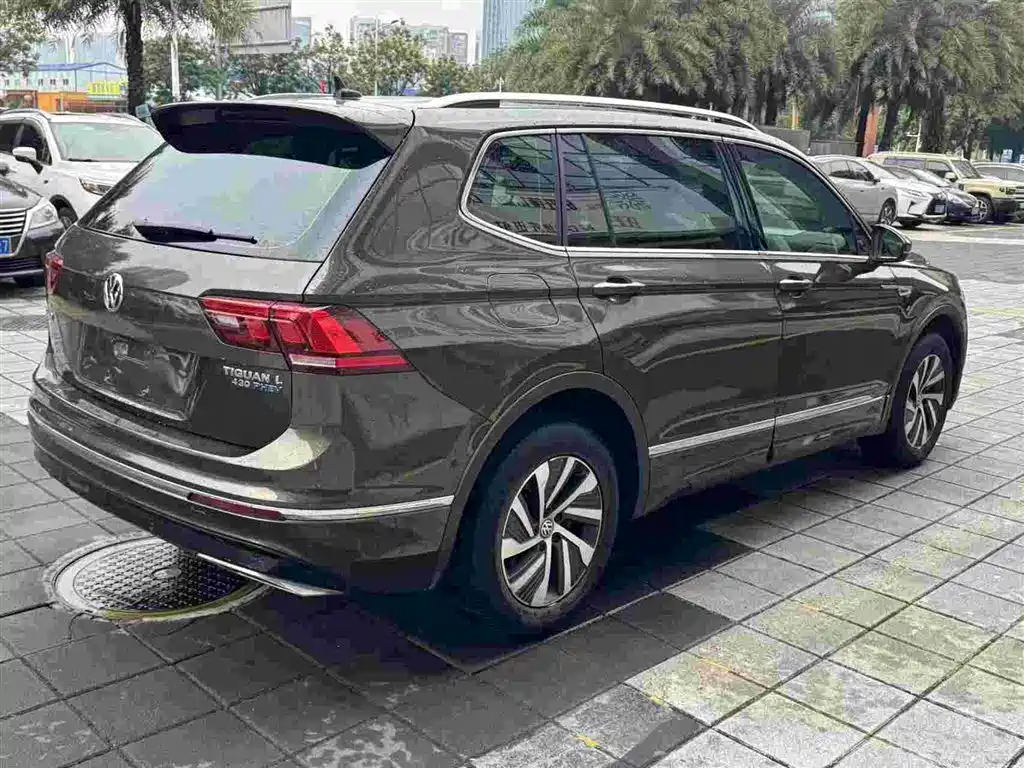 Volkswagen Tiguan L PHEV — фото 3
