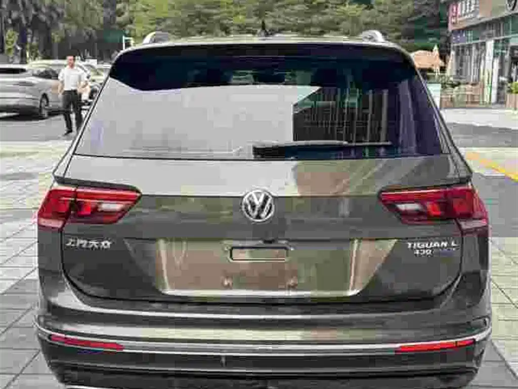 Volkswagen Tiguan L PHEV — фото 8
