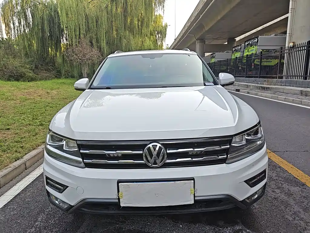 Volkswagen Tiguan L — фото 3