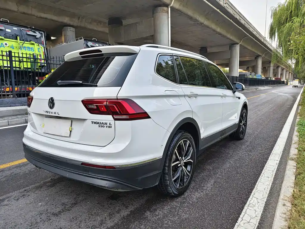 Volkswagen Tiguan L — фото 6