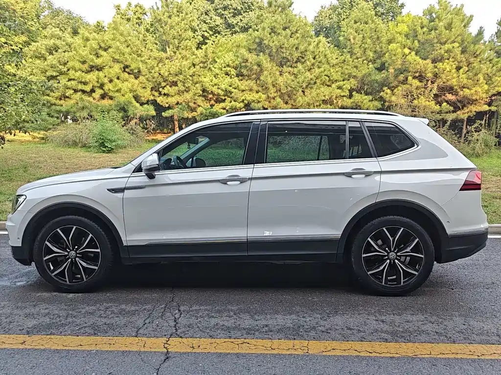 Volkswagen Tiguan L — фото 7