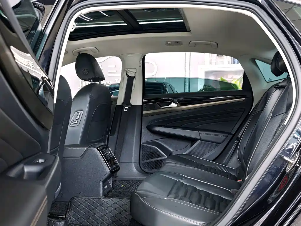 Volkswagen Passat — фото 7