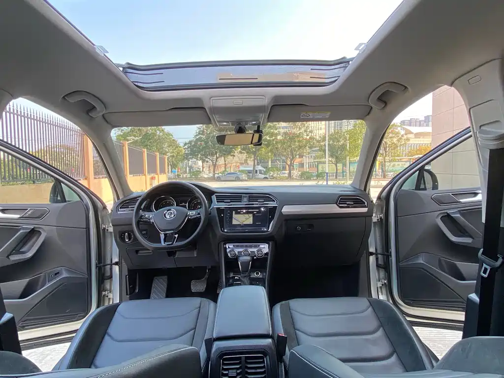 Volkswagen Tiguan L — фото 5