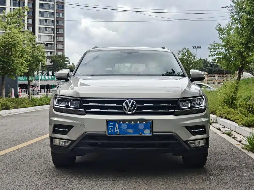 Volkswagen Tiguan L — фото 2