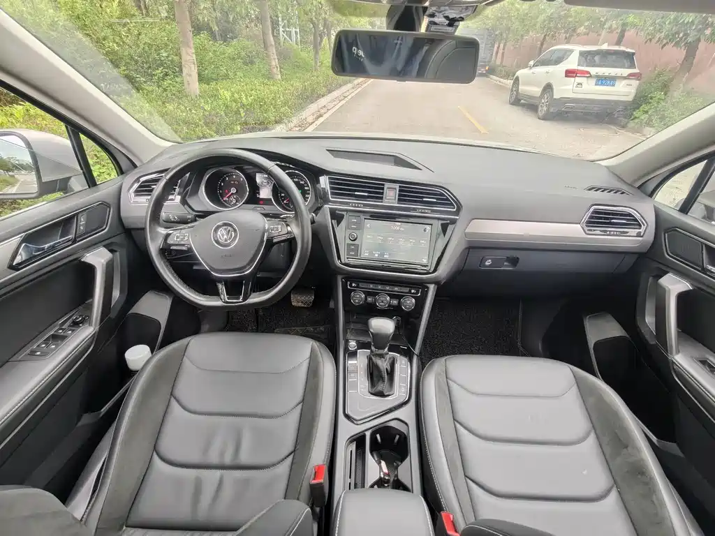 Volkswagen Tiguan L — фото 11