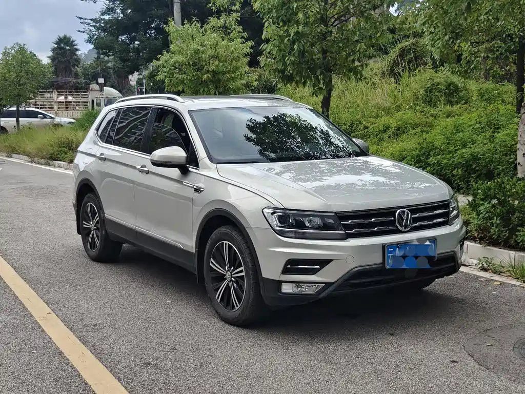 Volkswagen Tiguan L — фото 3