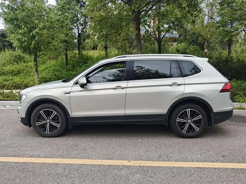 Volkswagen Tiguan L — фото 4