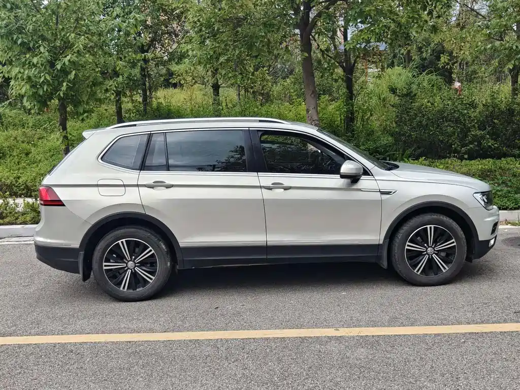 Volkswagen Tiguan L — фото 5