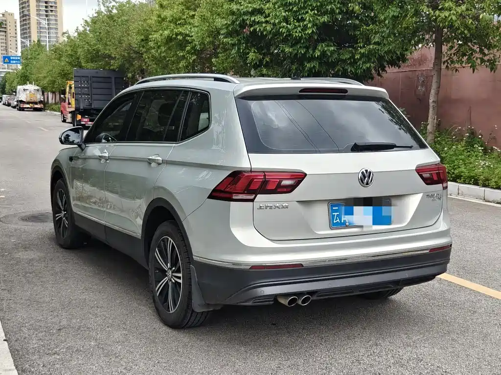 Volkswagen Tiguan L — фото 6