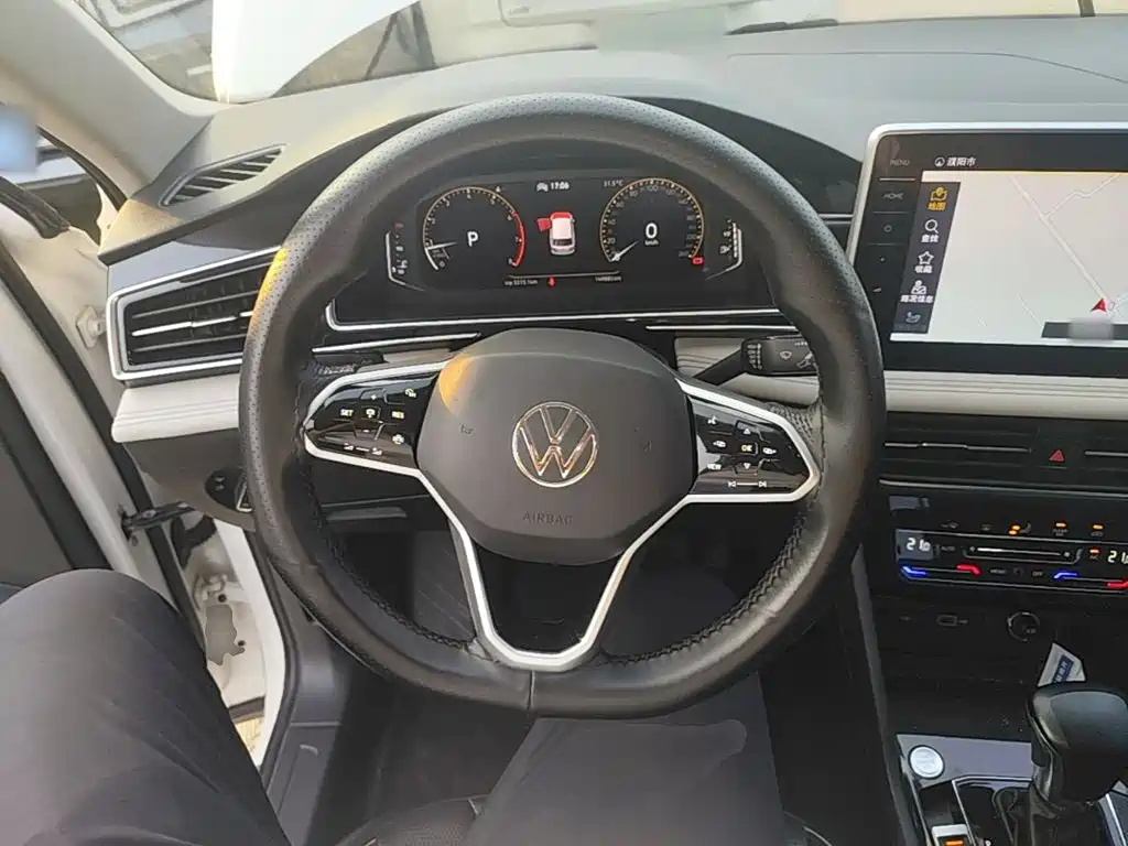 Volkswagen Tiguan L — фото 11