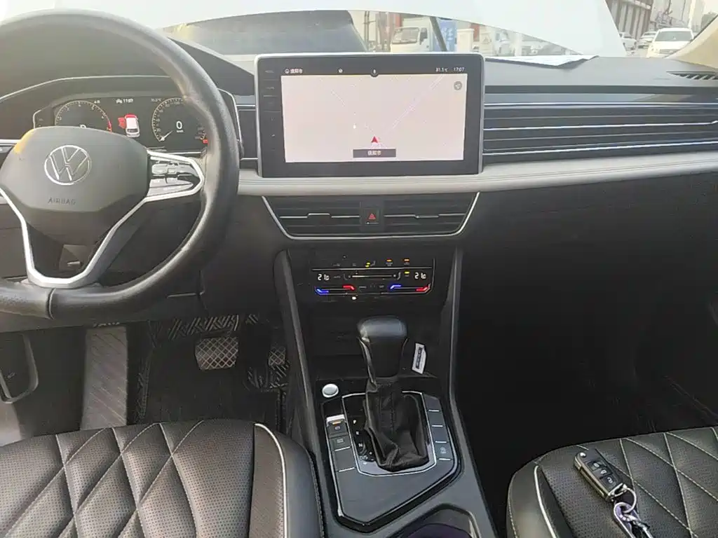 Volkswagen Tiguan L — фото 13