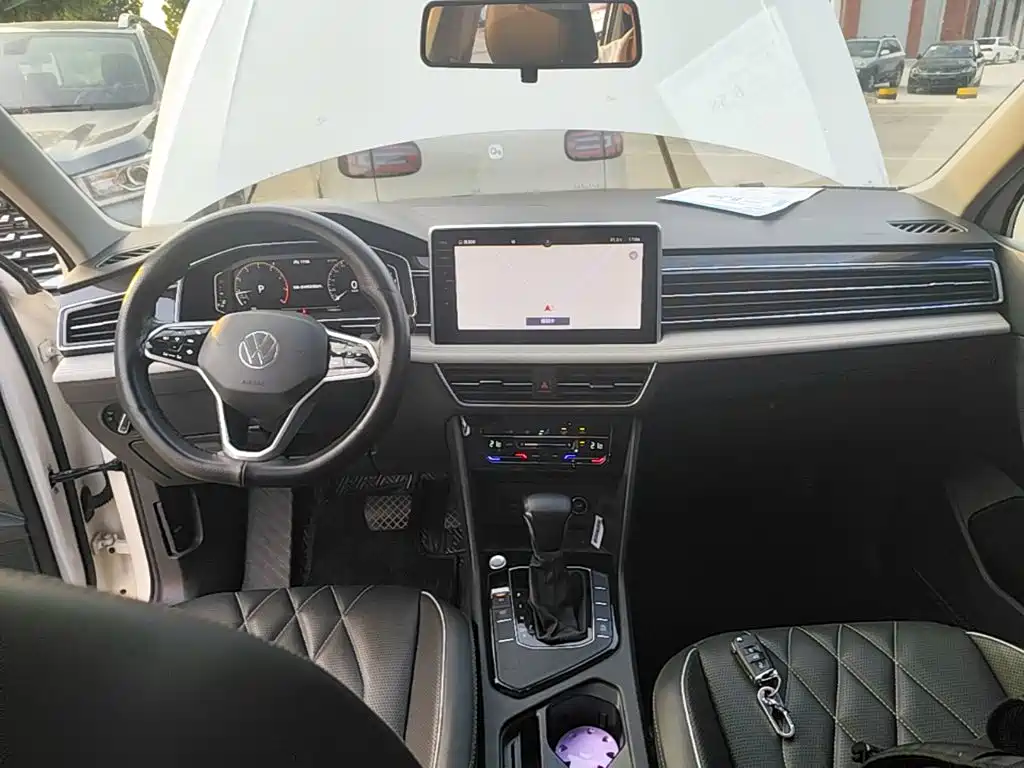 Volkswagen Tiguan L — фото 10