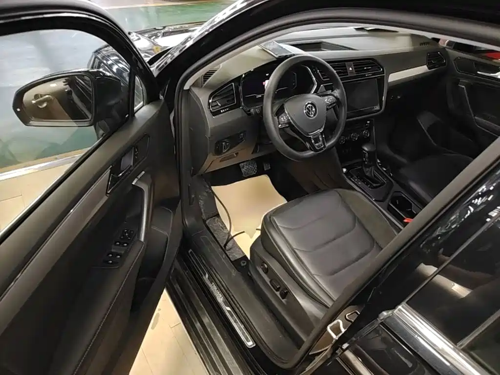 Volkswagen Tiguan L — фото 16