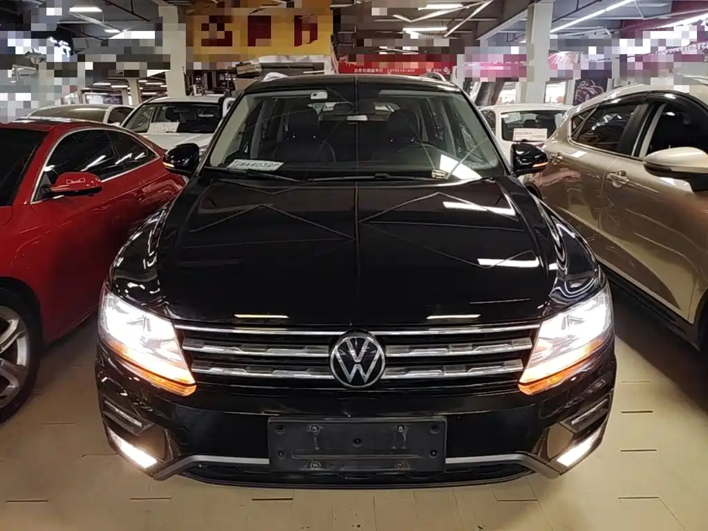 Volkswagen Tiguan L — фото 3