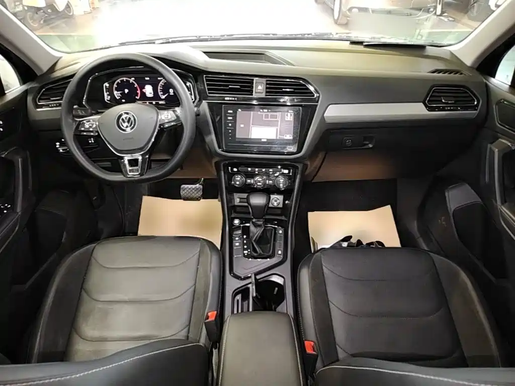 Volkswagen Tiguan L — фото 10