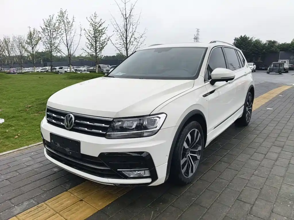 Volkswagen Tiguan L — фото 2