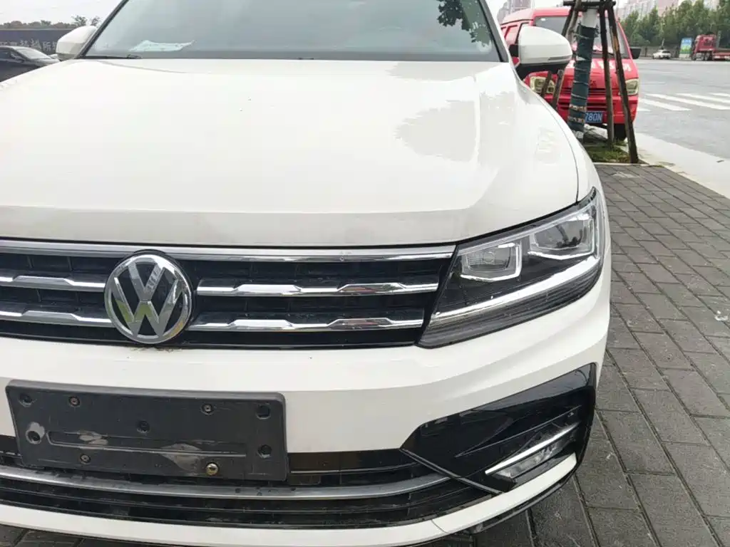 Volkswagen Tiguan L — фото 24