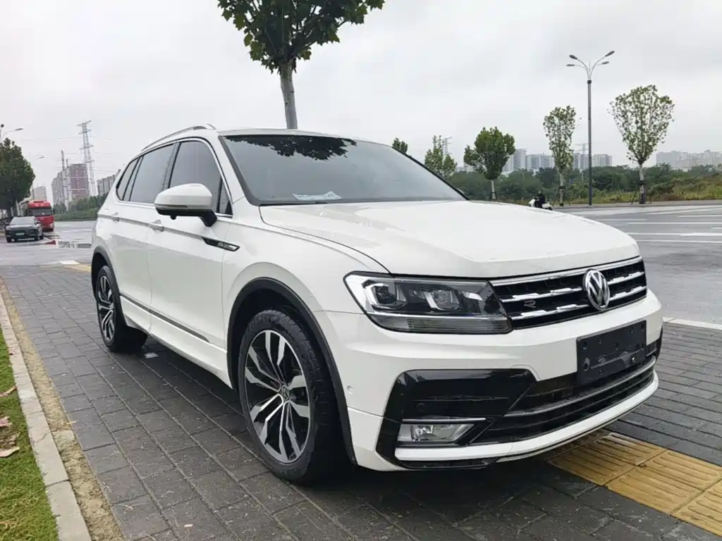 Volkswagen Tiguan L — фото 4
