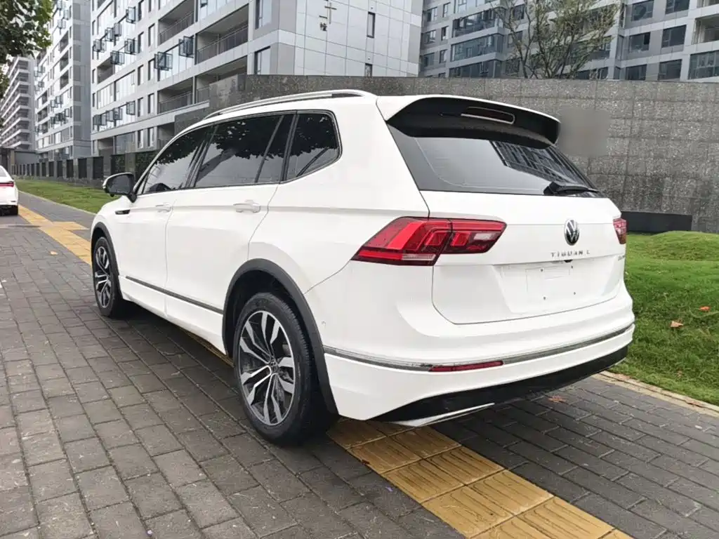 Volkswagen Tiguan L — фото 5