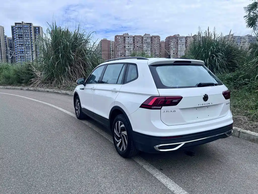 Volkswagen Tiguan L — фото 4