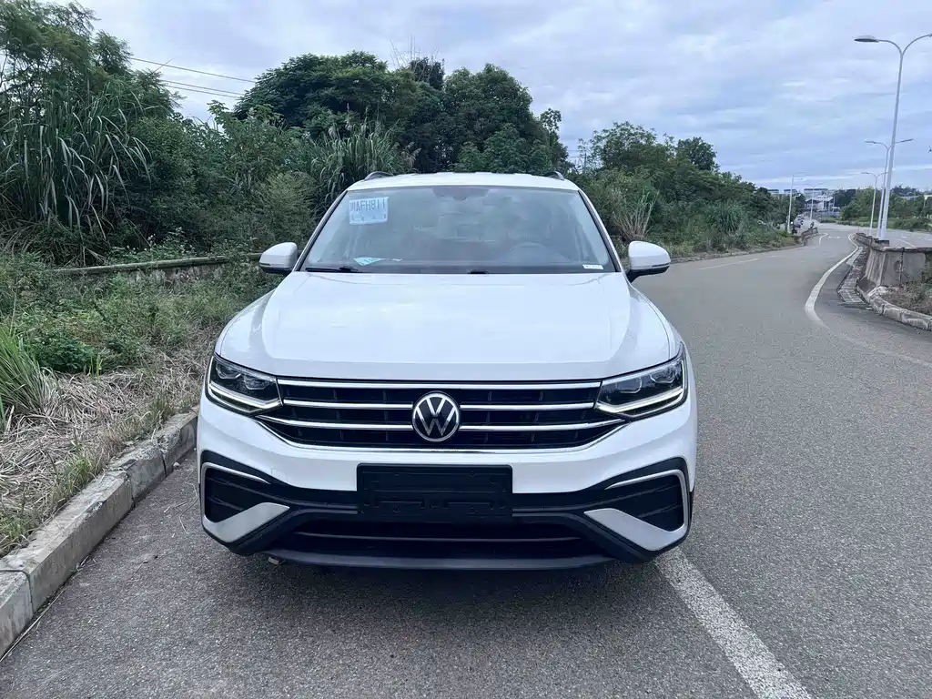 Volkswagen Tiguan L — фото 5
