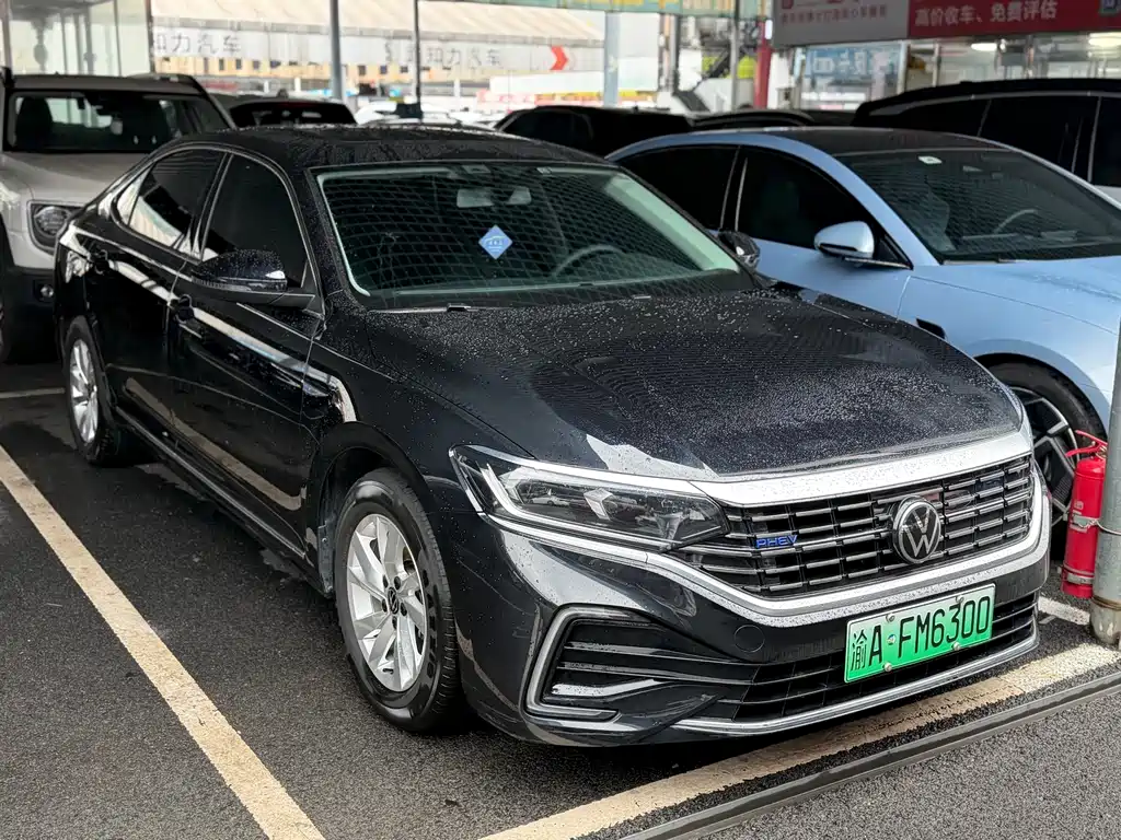 Volkswagen Passat PHEV — фото 4