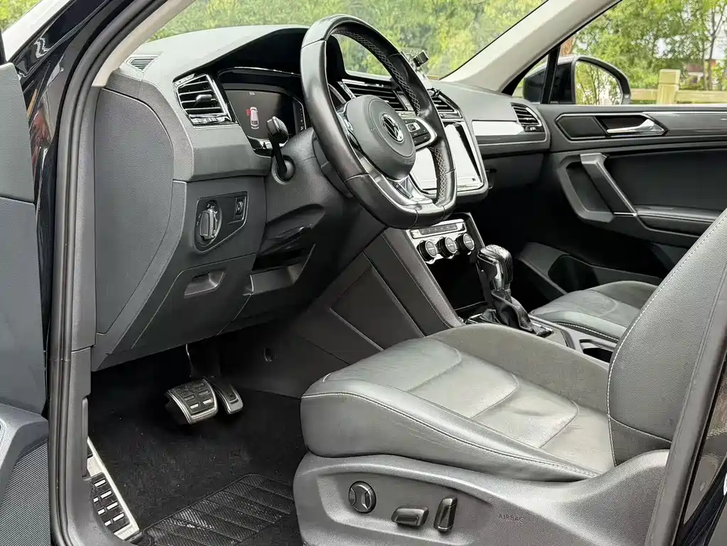 Volkswagen Tiguan L — фото 3