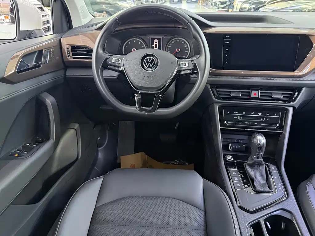 Volkswagen Tharu — фото 9