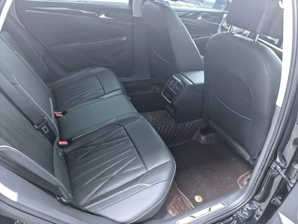 Volkswagen Passat — фото 6
