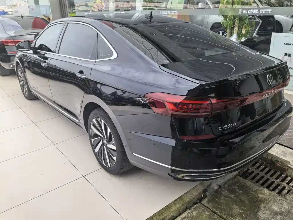 Volkswagen Passat — фото 8
