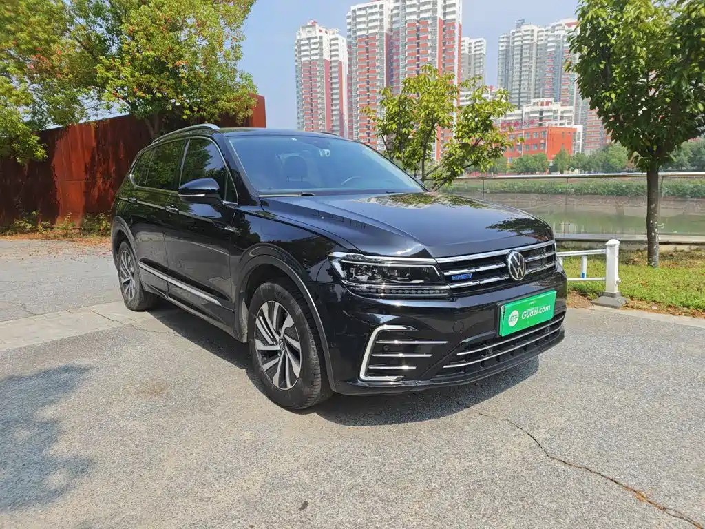 Volkswagen Tiguan L PHEV — фото 8
