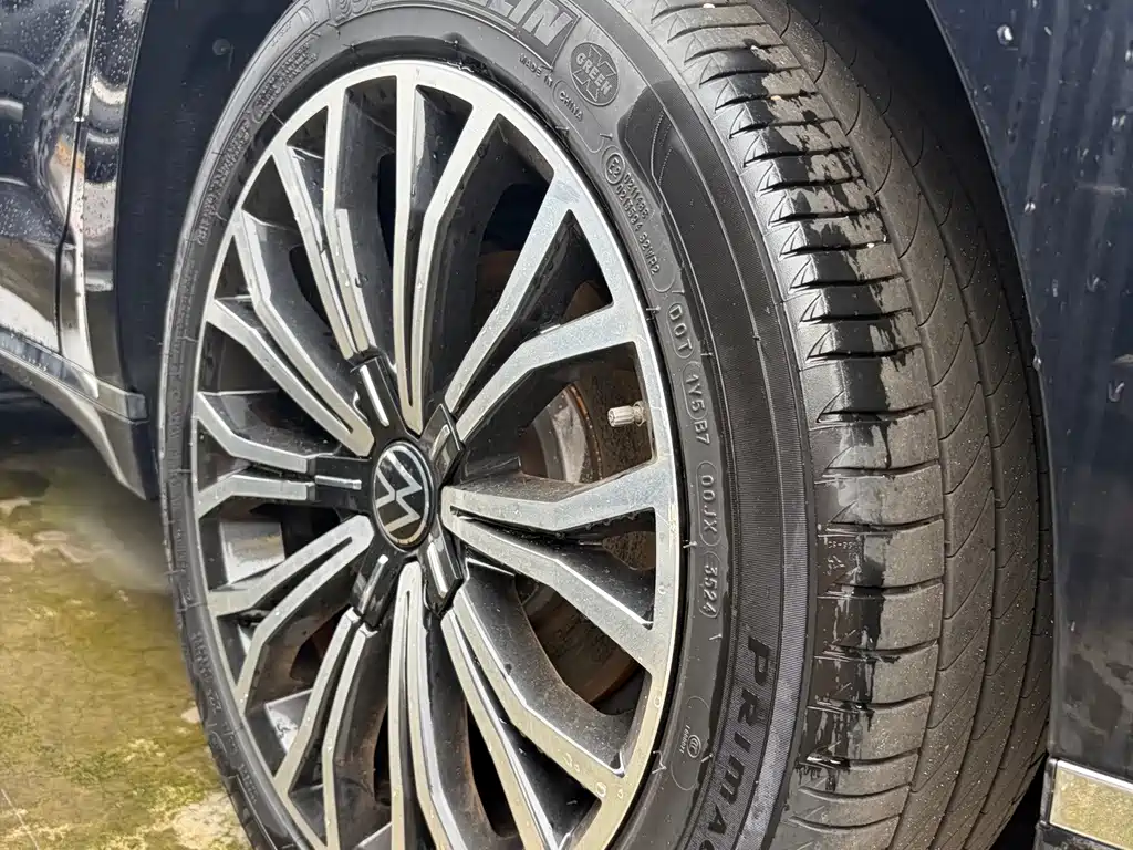 Volkswagen Phideon — фото 15