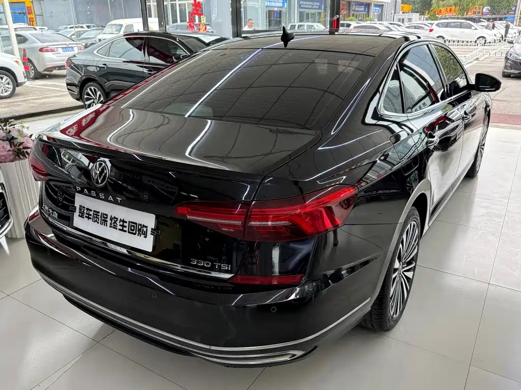 Volkswagen Passat — фото 13