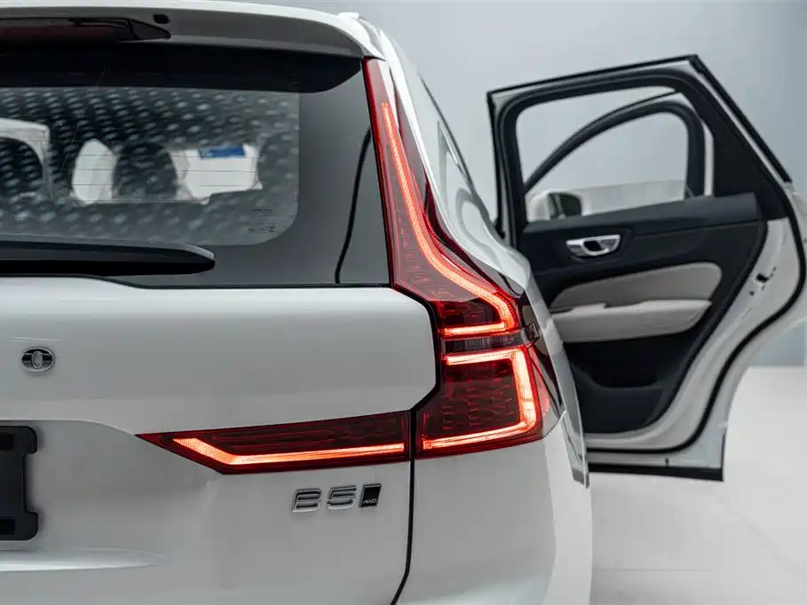 Volvo XC60 — фото 14