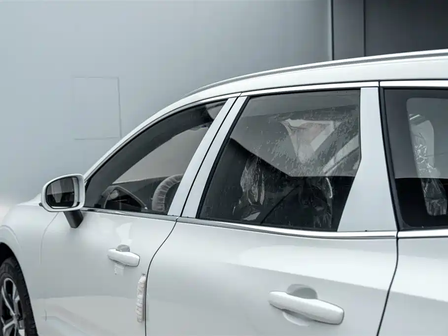 Volvo XC60 — фото 15