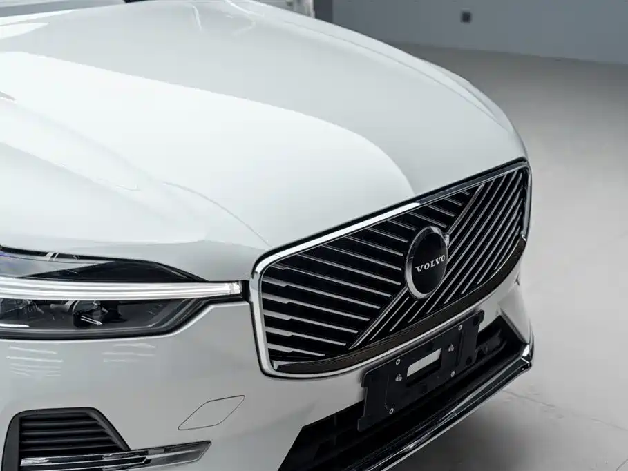 Volvo XC60 — фото 18