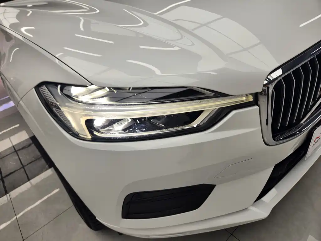 Volvo XC60 — фото 10