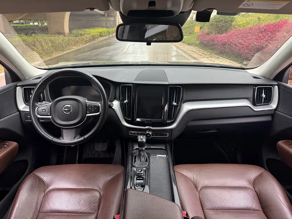 Volvo XC60 — фото 4